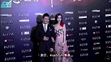 杨颖银色纱裙气质迷人，波浪卷发配红唇分分钟美成了全场焦点