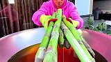 油炸甘蔗混合在一起居然是绿色的