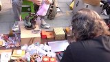 回忆满满！大爷看到老磁带爱不释手，你家有这种老物件吗？豪横大爷 邓丽君 回忆 收藏