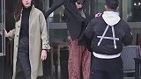 大叔我一大把年纪，就是见不得漂亮姑娘，就怕下一秒站不稳了