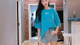 小姐姐的大长腿也太白了吧 我好羡慕呀