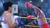 中国小伙子看不惯泰国拳王，直接上擂台教训一下