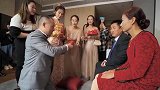 23岁大三美女，嫁给当地40岁亿万富翁，敬茶时爸妈满脸尴尬！