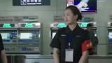 哈哈哈！男子过安检遇到自己老婆！！