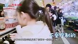 咘咘逛街看到棉花糖，下一秒咘咘的表情，承包我一年的萌点