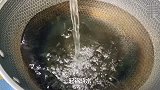 炒肥肠用油炸你就错了,难怪没有酒店的好吃,看厨师长如何操作!