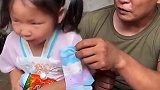 童年趣事：爸爸你的歌声吓到女儿了