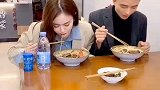 第一次和相亲对象吃饭，吃的好好的，她为什么突然生气走了呢？
