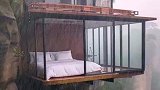 峡谷情侣民宿，连窗帘都没有