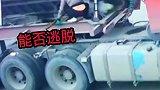 男子车底下修车