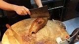 香港美食香港师傅快斩元卤味，下刀快狠准，斩猪手就像砍菜一样