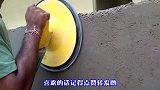 40岁大叔发明抹墙神器，一小时抹墙40平米，工人用的爱不释手