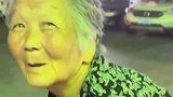 山东青岛一老奶奶晚上在羊肉店外徘徊