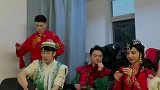 头上带纱的小姐姐是个民族中的哪个民族呢