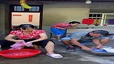 公婆冷战，自己衣服自己洗，谁也不搭理谁！