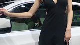 是个大美女，身材杠杠的，具备路虎的野性有捷豹的高端