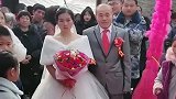 有钱人终成眷属，没钱人亲眼目睹，新娘看模样是嫁给了现实！