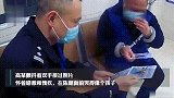 民警给在押人员送去病重父亲照片，他痛哭得像个孩子