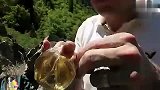 荒野求生高级技巧：如何用尿在野外生火