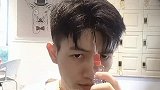 男生伪装技术也这么强，假发一摘感觉变老了好几岁！
