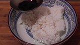 酱油炒饭怎么炒最好吃，大厨教你正确做法，香气四溢，拿肉都不换