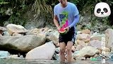 在小山村怎么避暑，潜水吃西瓜和看书