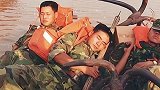 无数的战士前仆后继，奋不顾身地跳入江中抵挡修筑堤坝，有人不慎被洪水冲走，上面立马补上玩点新花漾  瑞幸潮品