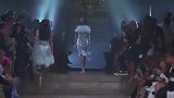 天使名模朱利安麦克唐纳2020年春夏伦敦高级时装秀