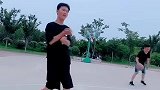 帅气的哥哥出来打个篮球，也要尬舞一下，尬舞我是认真的