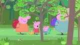 小猪佩奇：佩奇一家在森林发现脚印，这是谁的？妈妈告诉大家安静