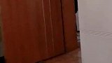 猫：我饿了，快准备吃的！