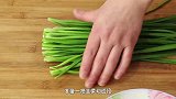 1块豆腐加1把韭菜，简单一做，比吃肉还过瘾，上桌连汤汁都不剩