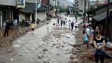 镇巴遭遇百年不遇洪水之后 街道一片狼藉-7月26日