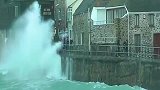 住海景房的优点就是，推开窗户就可以吃到海鲜