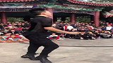 强壮的男人,也可以很娇娆,惊呆众人!
