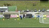 世界杯-14年-巴西队备战狂练任意球 斯科拉里亲自上阵当人墙-新闻