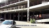 2个西瓜高空砸向楼底轿车，高空坠物很危险