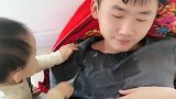 能让老公忍气吞声，也只有他的小情人了，换成儿子早挨揍了