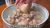 炖猪蹄时，牢记2不放和3放的技巧，猪蹄软烂香嫩，吃一次就忘不了