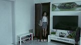 三人去游玩，女孩被杀害，地板上写着三个字母，谁是真凶