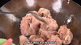 大骨头汤怎么熬才好喝？教你饭店不外传的秘方，一熬一大锅不够喝