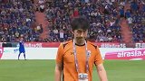 主裁判吹响终场哨时，泰国球员倒地捂脸哭泣