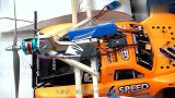 给玩具车插上翅膀，老外启动开关，它真能飞吗？