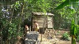 澳洲小哥荒野求生野外生存生存姐美女在森林中建造一个小木屋