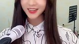 姑娘俏皮演唱《我是你的前女友》，糟了，是心动的感觉