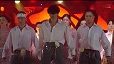 泫雅回归人气歌谣首秀，黄色连衣裙搭配半马尾也太清新了