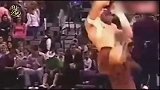 托尼贾在NBA赛场上大打出手，展现犀利泰拳功夫！