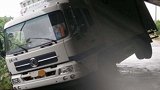 高速上前车时速130，没点刹车直接撞上货车，网友：货车真倒霉