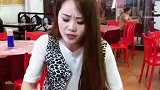 美女吃剩饭还这么豪横？不知道还以为是大老板，这是来搞笑的吗