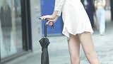 偶遇美女在大街上尬舞，不知道音乐配对了没？